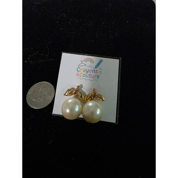 5/$18 VTG Avon Faux Pearl Gold Tone Drop Dangle Pierced Earrings Cherry Berry - Picture 2 of 3